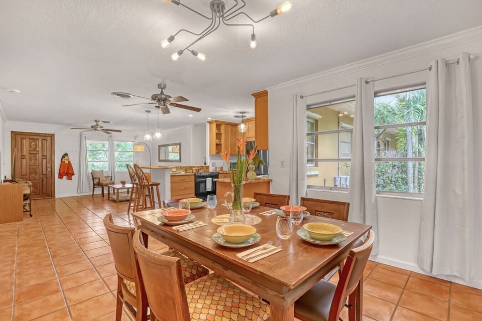 Dining table easily seats 6, with additional folding chairs. Gathering over meals just like at home. This is the vacation you`ve been imagining!  Stuart Florida Sonny Stays