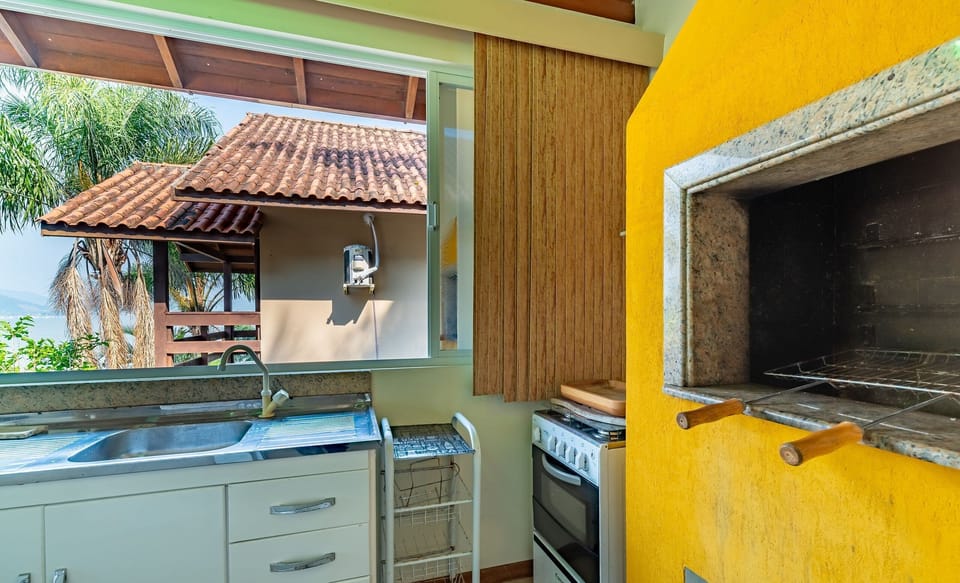 Villa | Private kitchen | Cookware/dishes/utensils