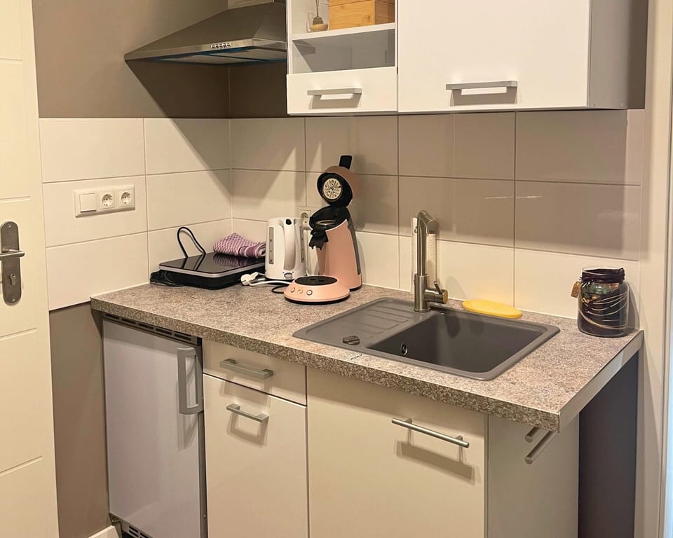 Apartment | Private kitchen | Toaster, cookware/dishes/utensils
