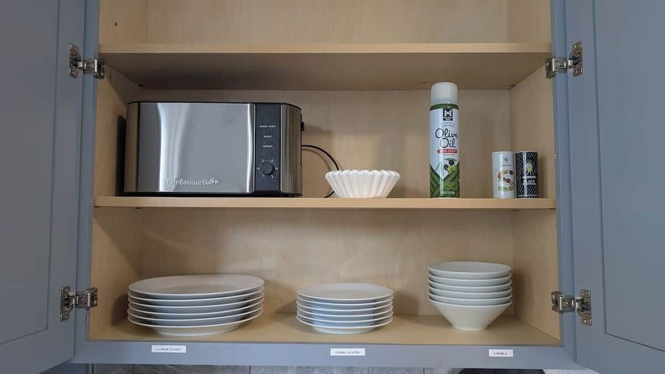 Flavor made simple. Basic spices & olive oil provided—home-style cooking before your 8-min walk to the train.