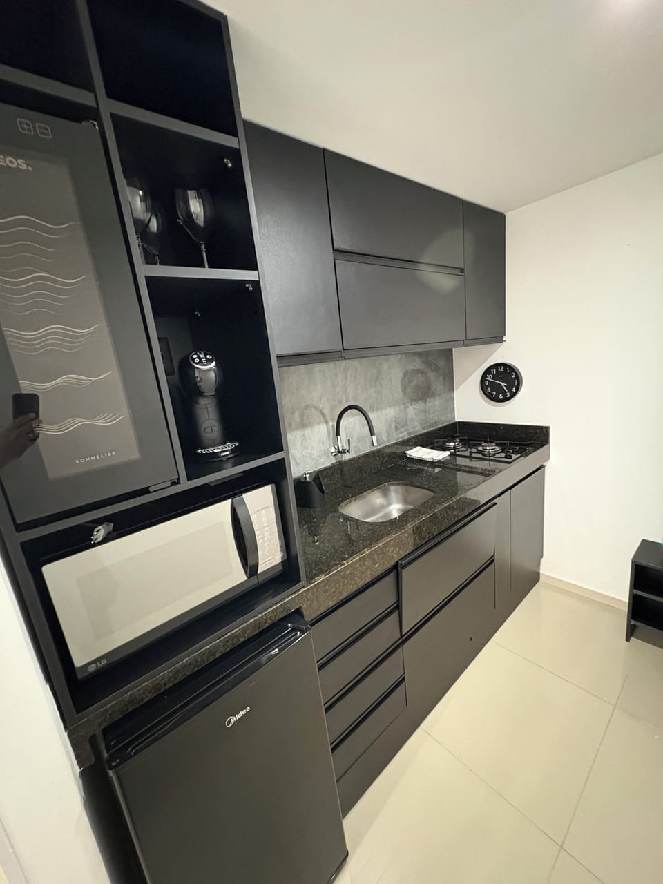 Apartment | Private kitchen | Mini-fridge, microwave, stovetop, coffee/tea maker