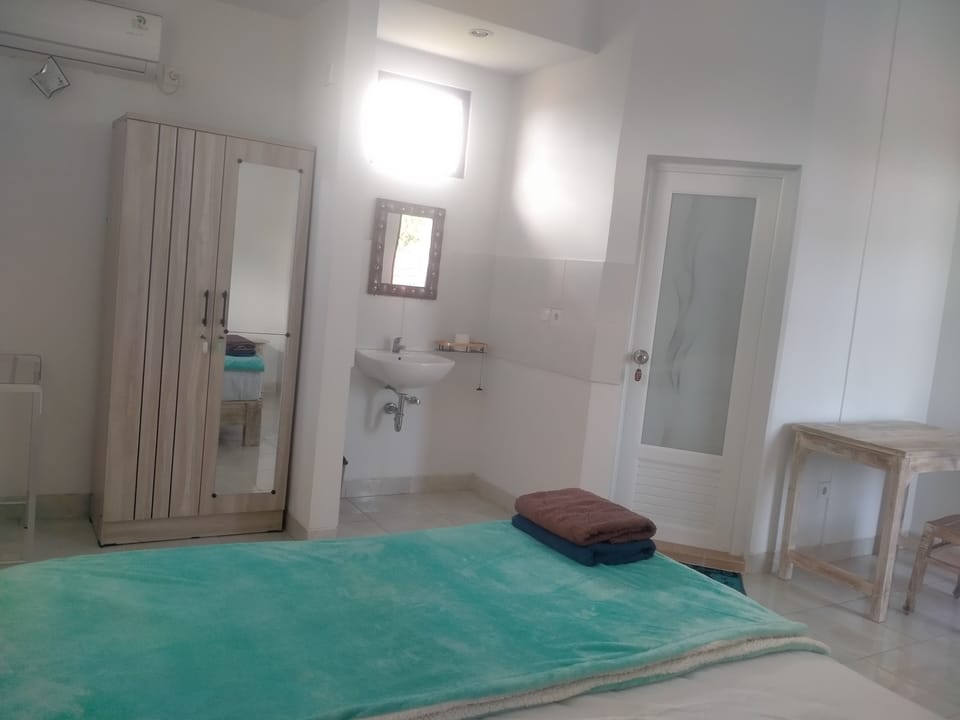 Standard Room | Desk, laptop workspace, soundproofing, free WiFi