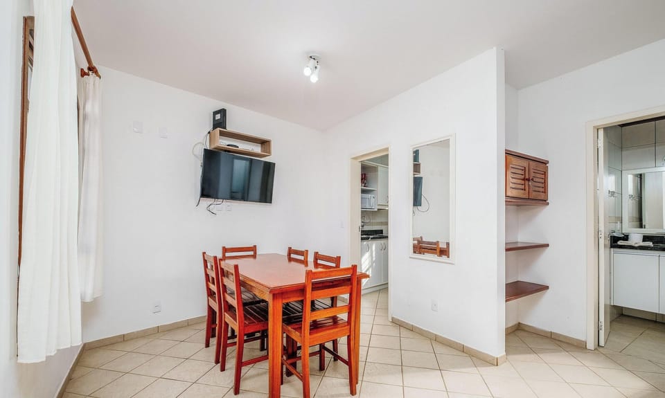 Basic Apartment | Dining