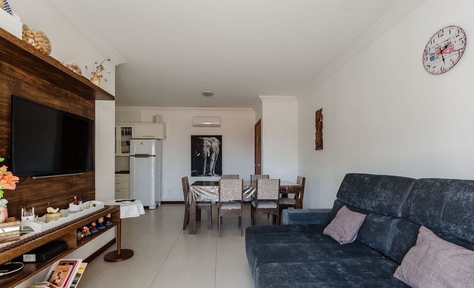 Basic Apartment | Living area | TV