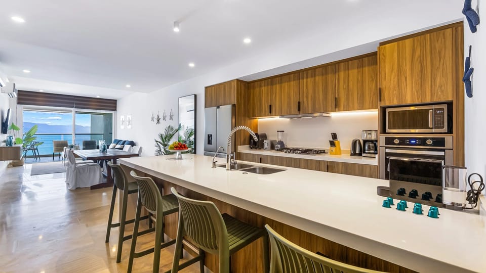 Comfort Apartment, 2 Bedrooms, Balcony, Beach View | Private kitchen | Electric kettle, toaster