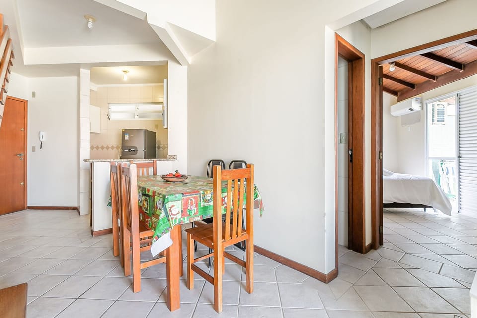 Basic Apartment | Dining