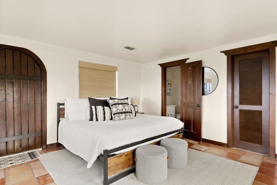King-size bed with luxurious linens