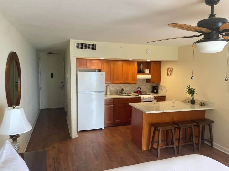 Kitchen with counter seating
