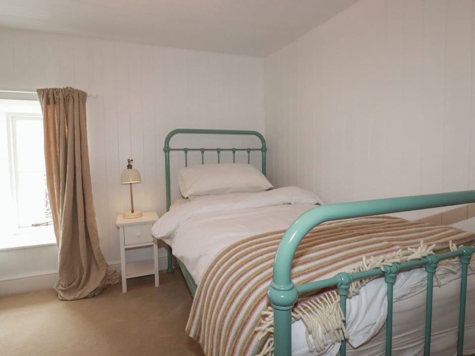 4 bedrooms, individually decorated, individually furnished, free WiFi