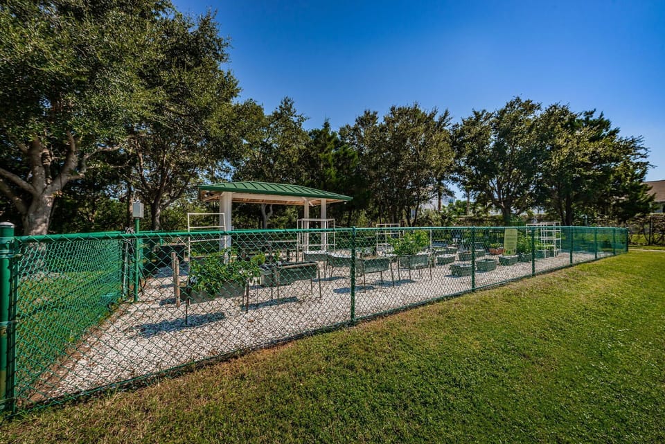101-web-or-mls-32-Nature20Preserve20Community20Garden