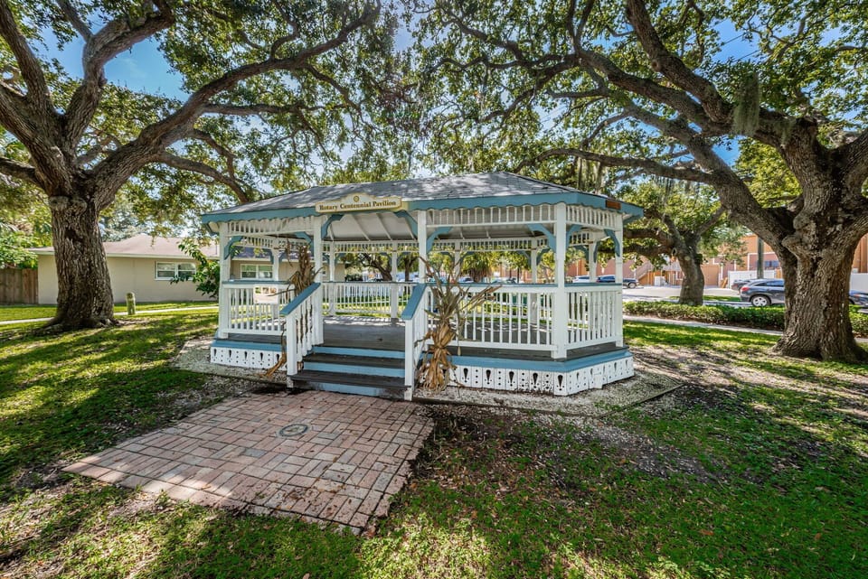 145-web-or-mls-76-Chic-a-Si20Park