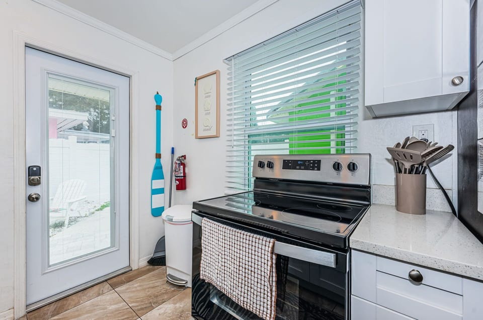 14-web-or-mls-Kitchen202-2