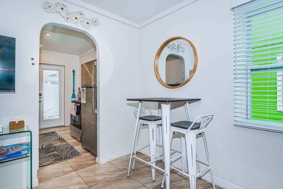 12-web-or-mls-Dining20Area