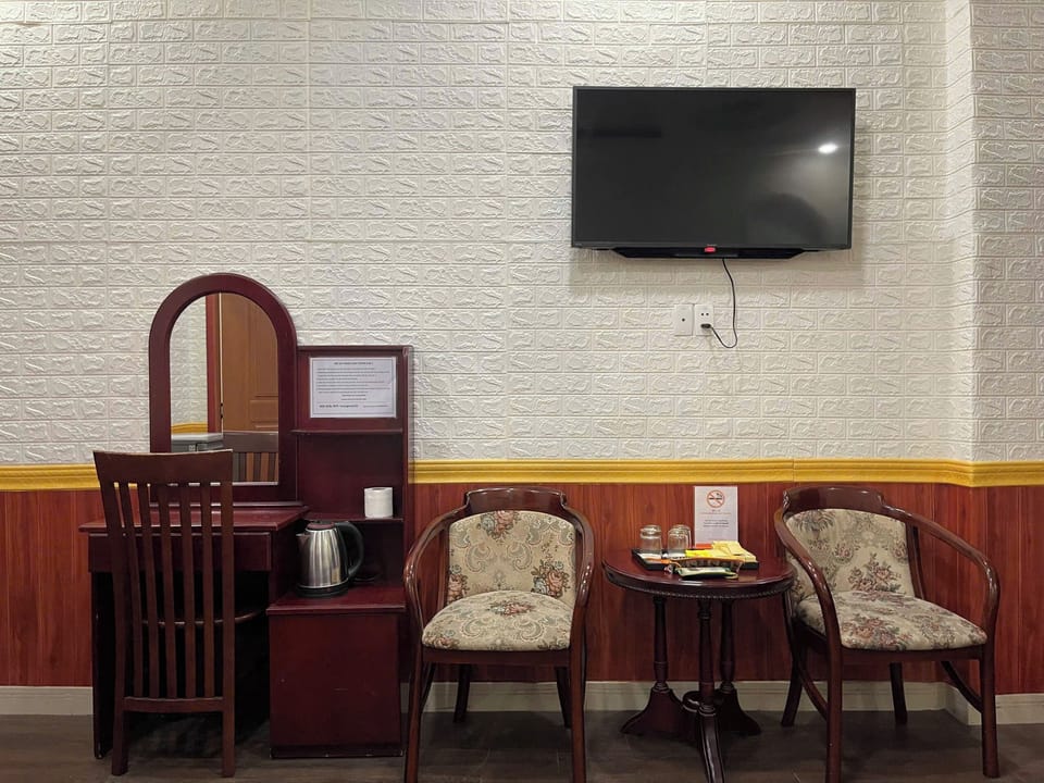 Minibar, desk, free WiFi