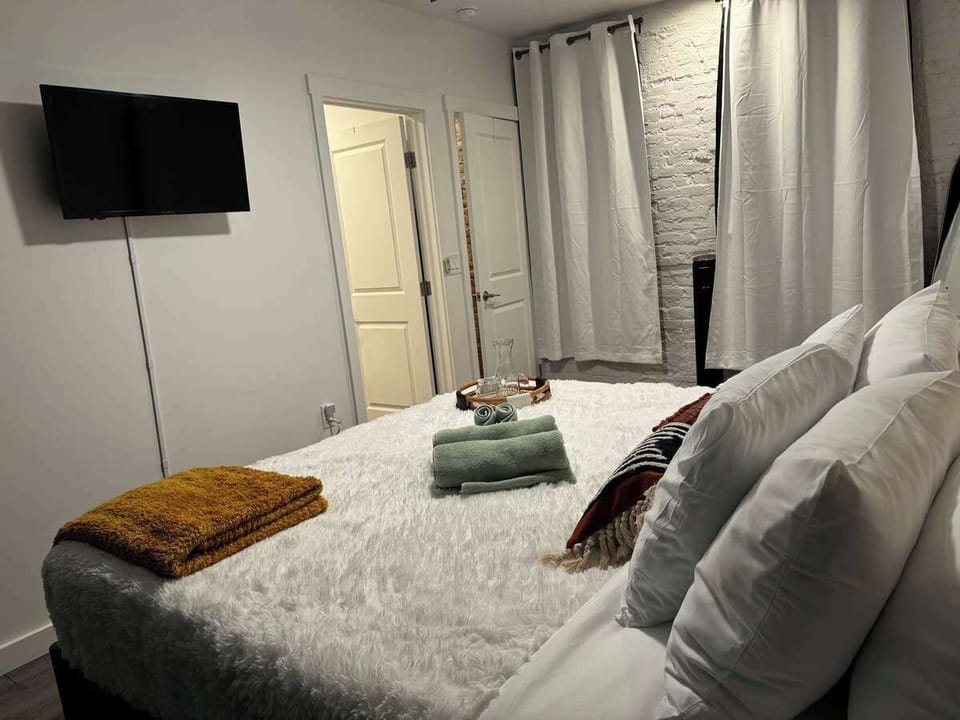 Sleep soundly in this inviting bedroom with a spacious Queen bed, steps away from Ohio State University’s beautiful campus and parks.