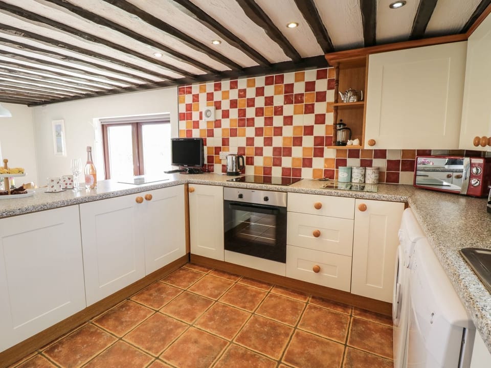 Fridge, microwave, dishwasher, cookware/dishes/utensils