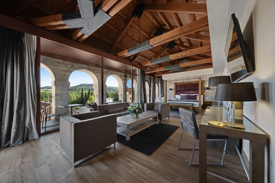 Suite Mirador | Premium bedding, down comforters, minibar, in-room safe