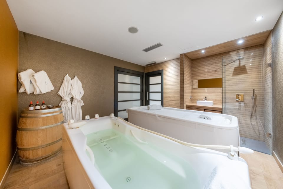 Sauna, hot tub, steam room, Turkish bath, body treatments, body wraps