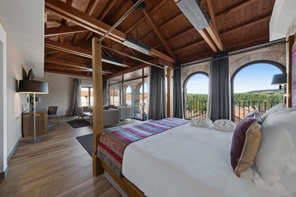 Suite Mirador | Premium bedding, down comforters, minibar, in-room safe
