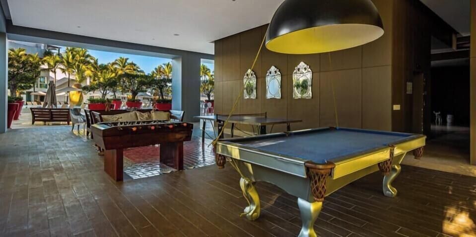 35.Pool Table