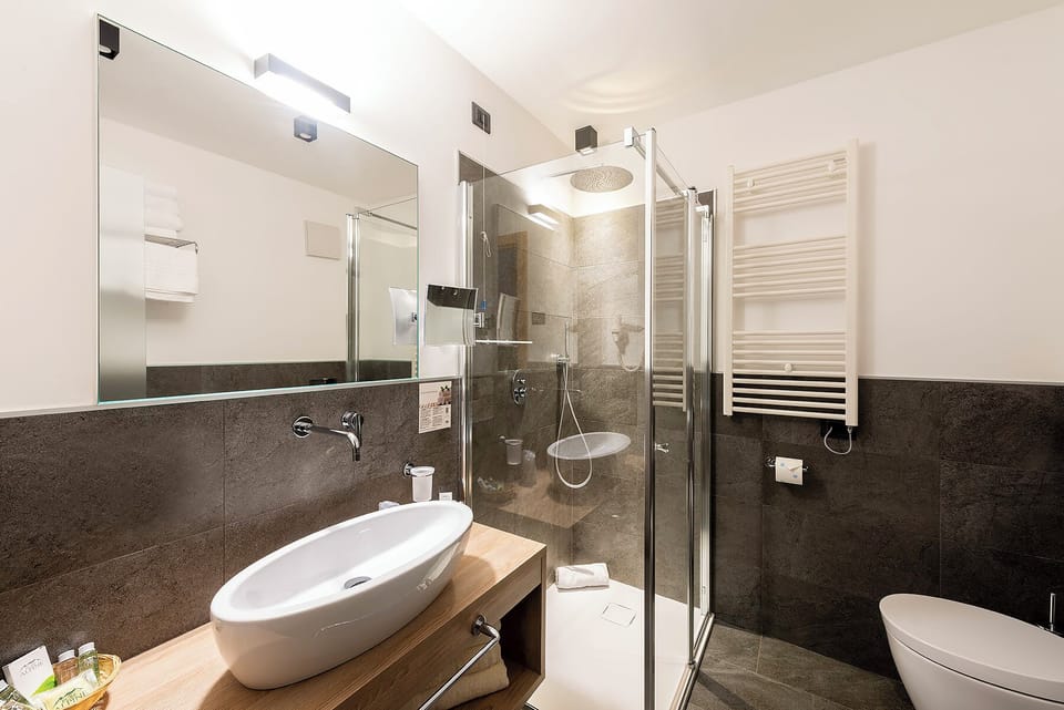 Classic Double Room | Bathroom | Slippers, bidet