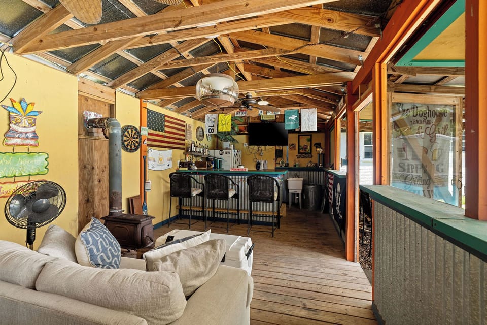 Bar area with small fire pit