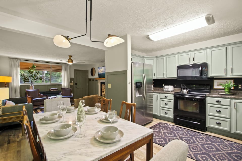 Fully stocked kitchen with seating for 6