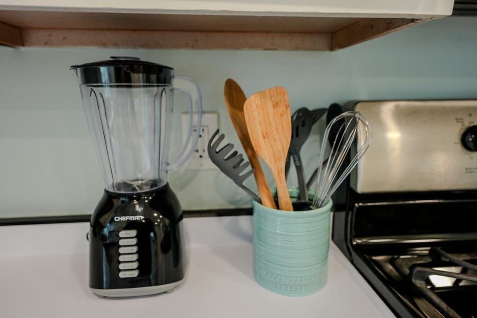 Blender & Cooking Utensils