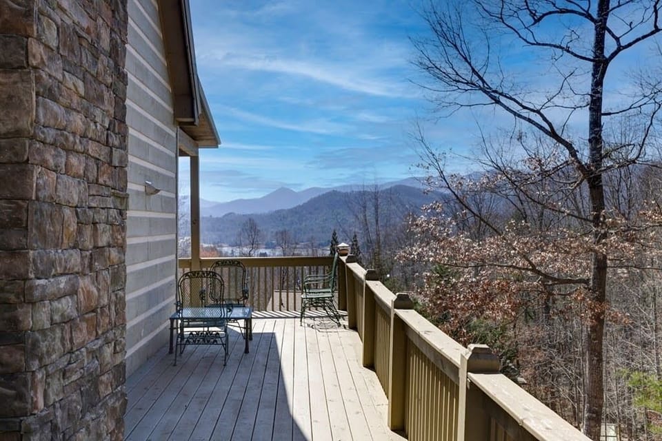 Winter views of Lake Chatuge and the beautiful Blue Ridge mountains 