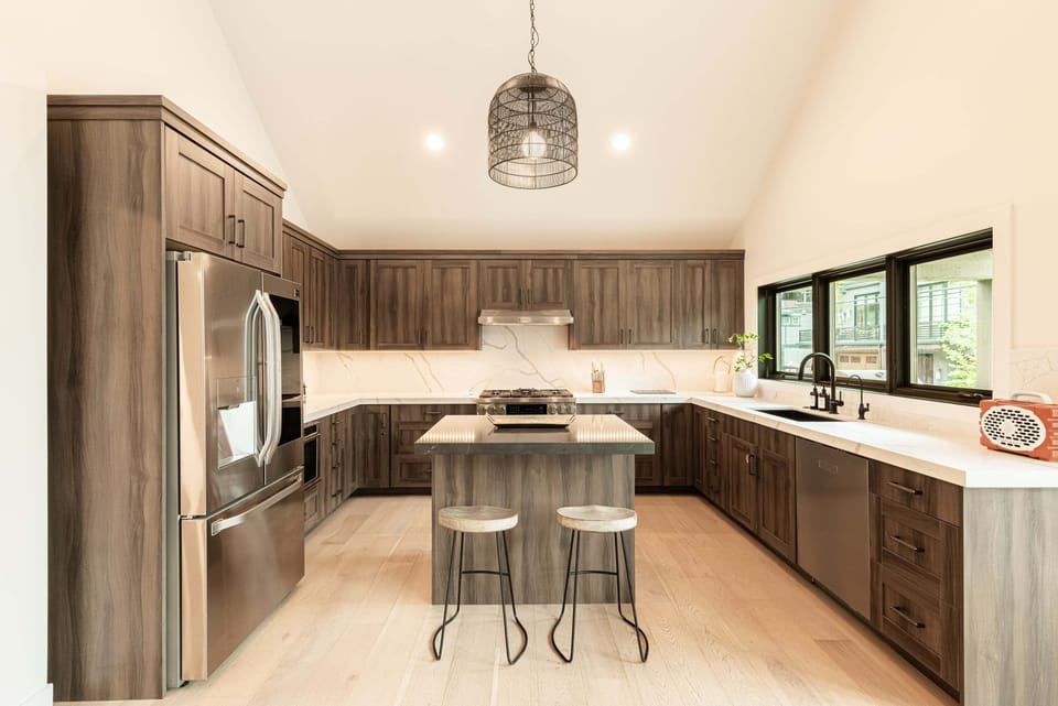 Fully Equipped Kitchen with Stainless Steel Appliances, Gas Range
