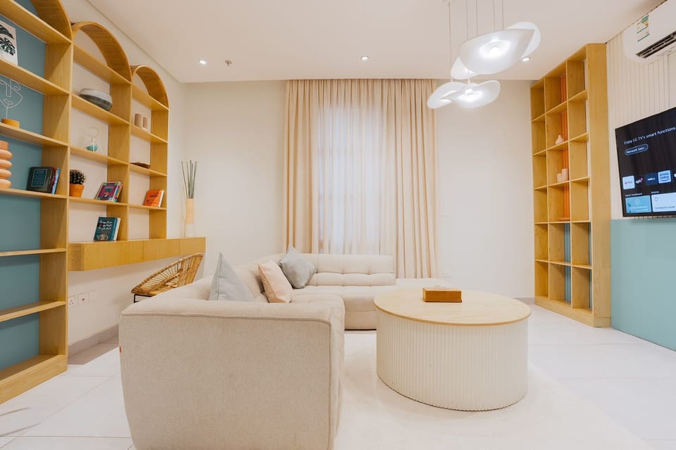 Apartment (3 Bedrooms) | Living area | TV