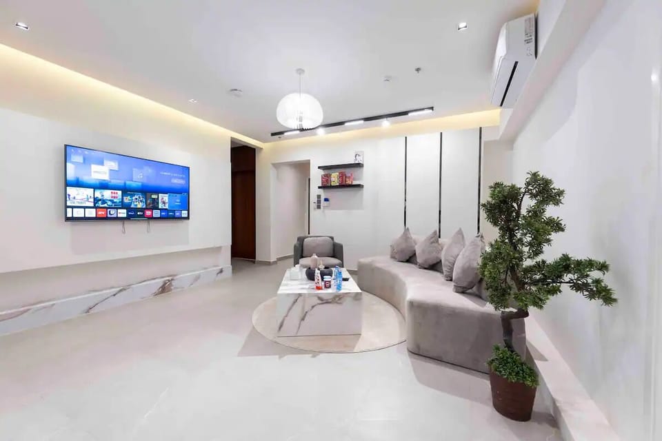 Apartment (3 Bedrooms) | Front of property