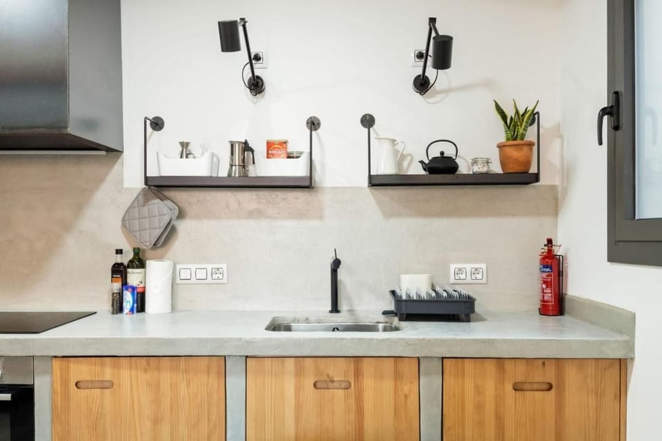 Apartment (3 Bedrooms) | Private kitchen | Fridge, microwave, oven, coffee/tea maker