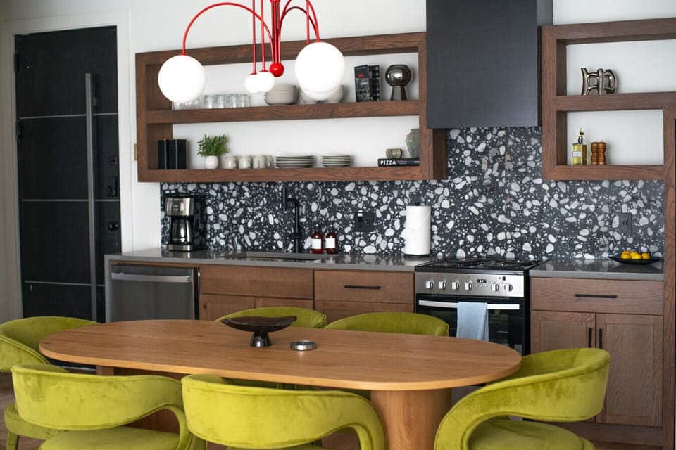 Dining & Kitchen