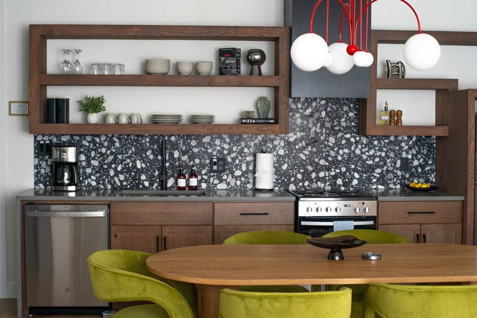Dining & Kitchen