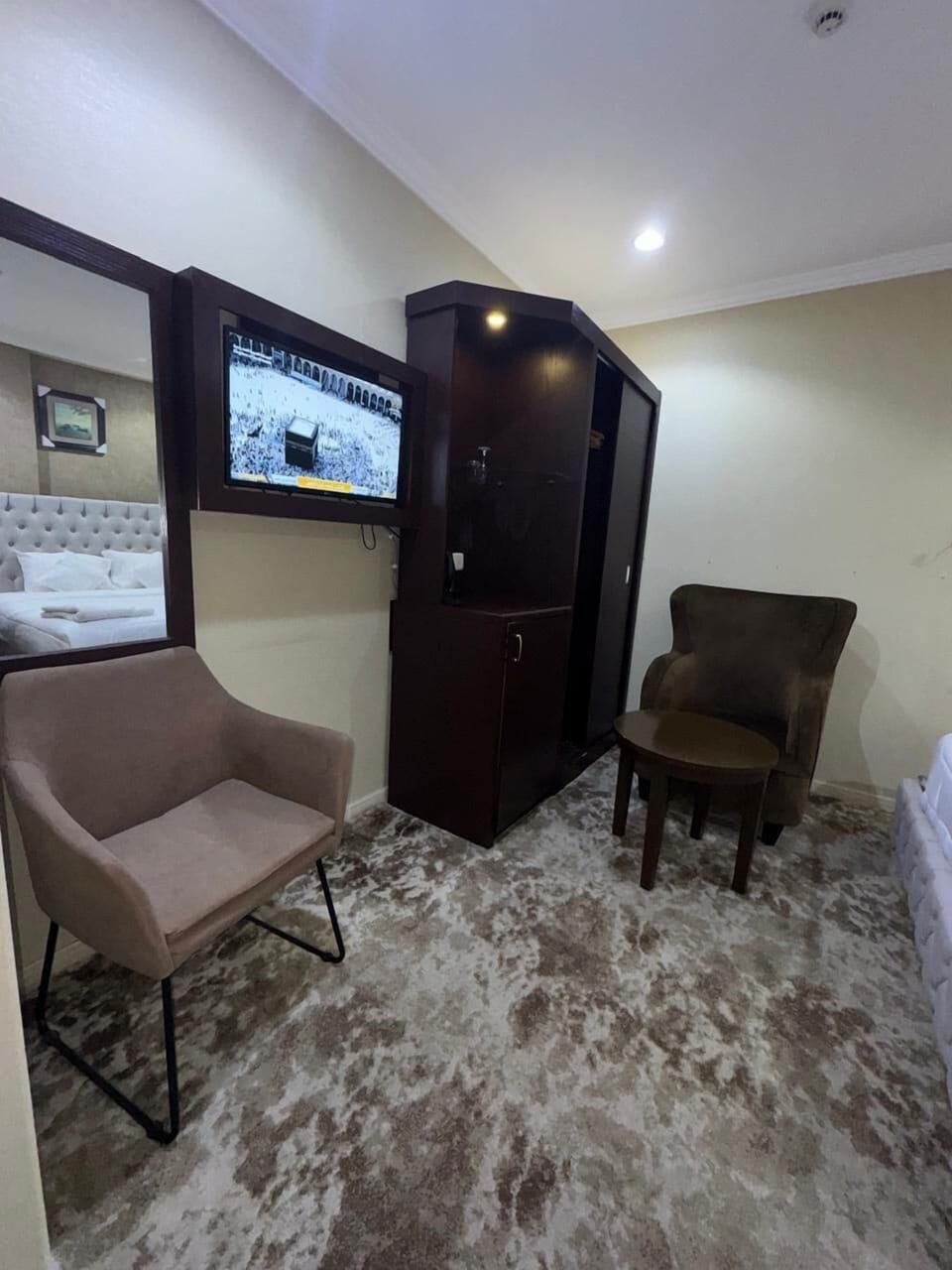 Basic Room | Egyptian cotton sheets, premium bedding, down comforters
