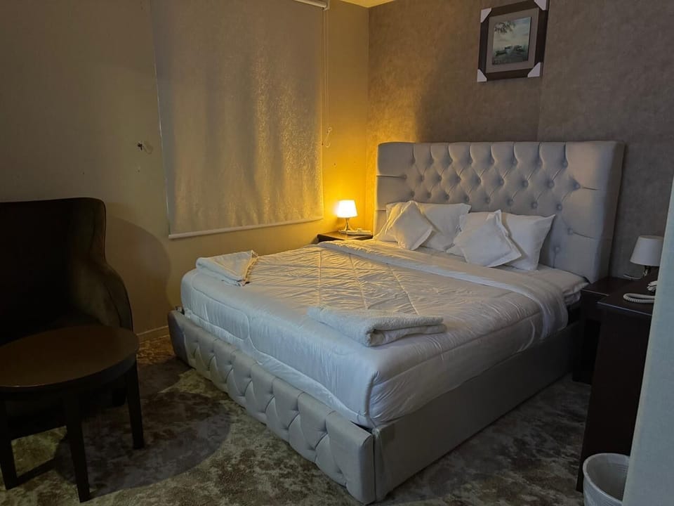 Basic Room | Egyptian cotton sheets, premium bedding, down comforters