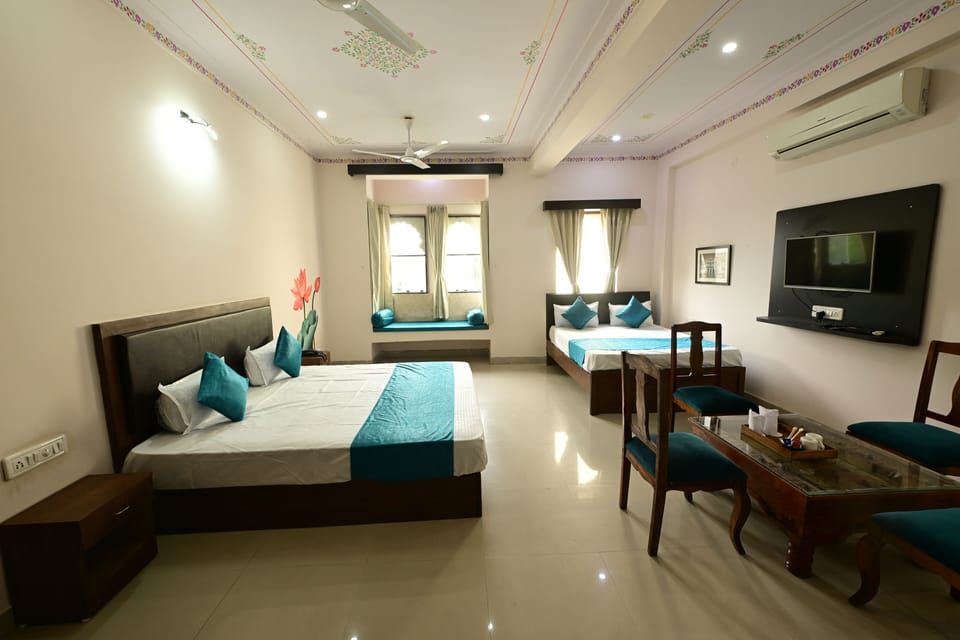 Family Double Room | Desk, free WiFi