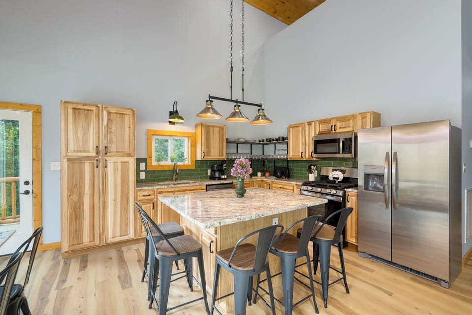 Casual dining made easy at the kitchen counter.