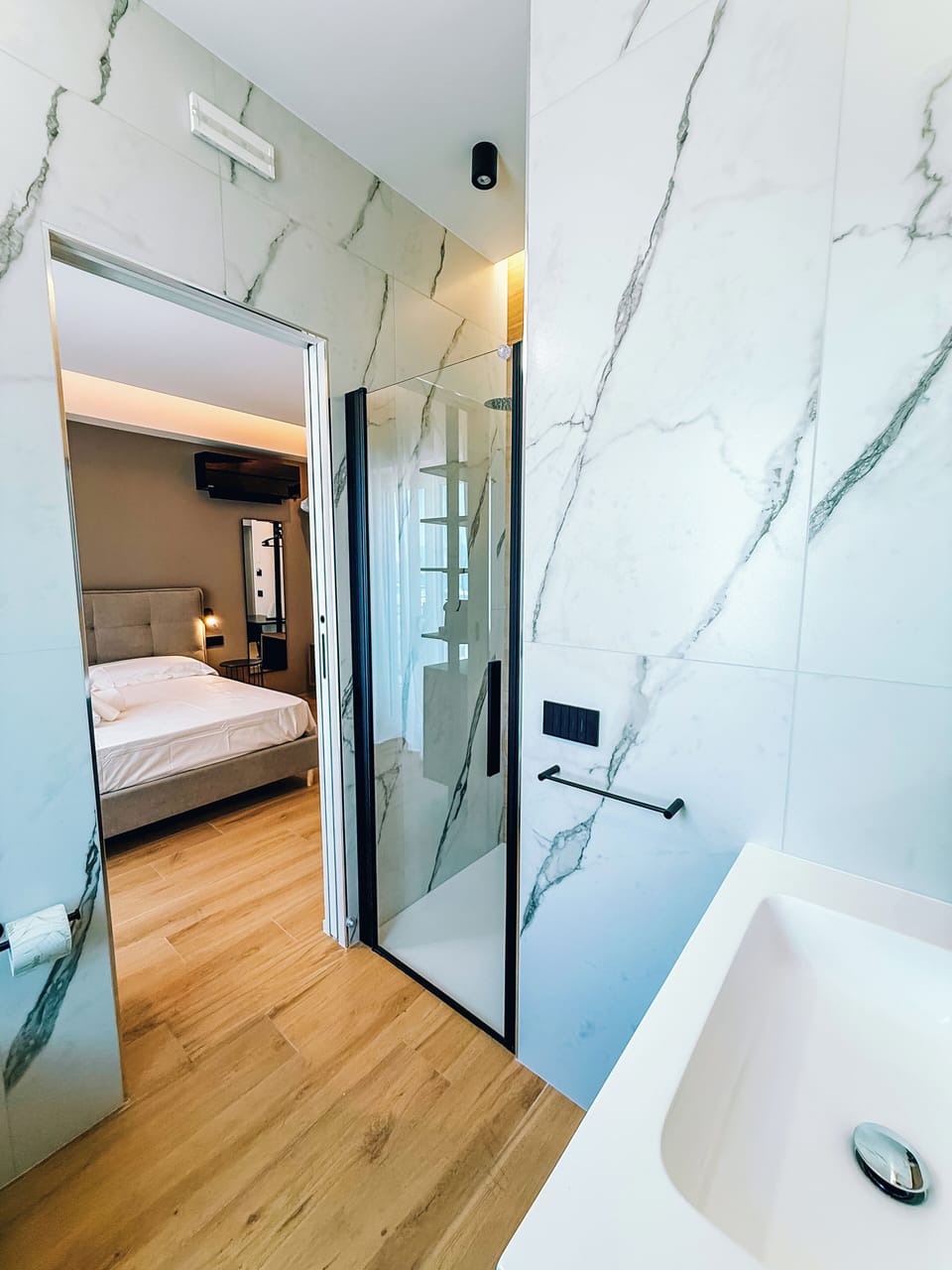 Deluxe Double Room | In-room safe, desk, iron/ironing board, free WiFi