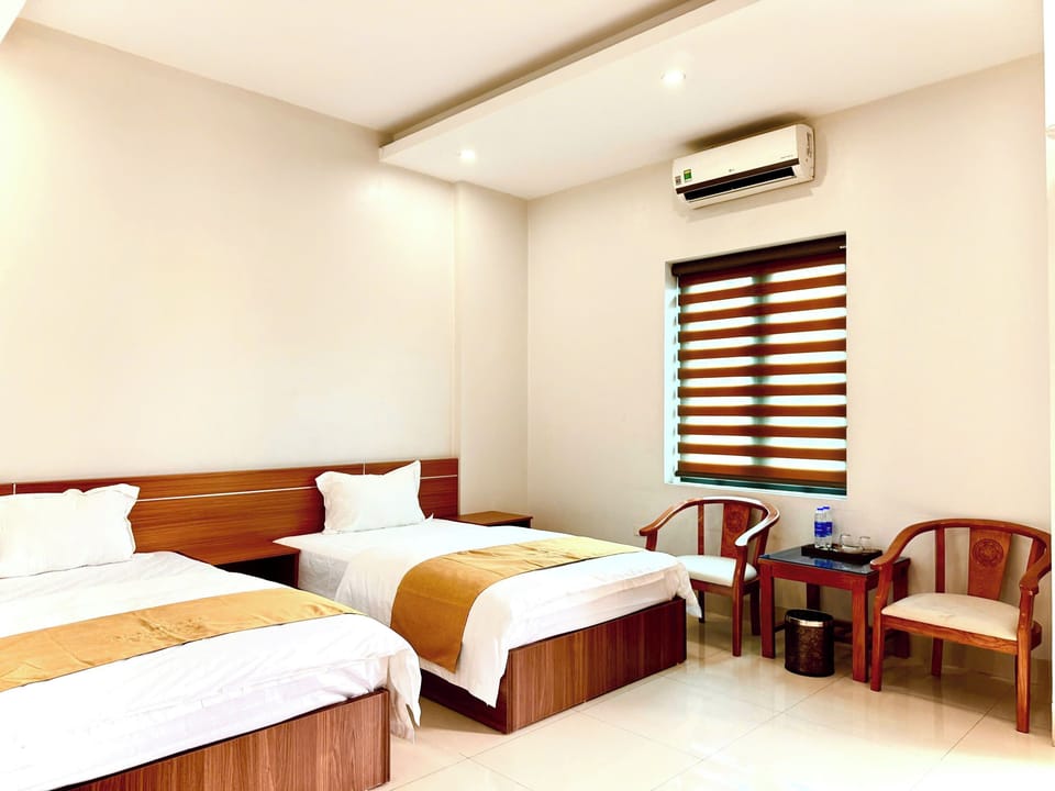 Deluxe Double or Twin Room | In-room safe, desk, blackout drapes, soundproofing