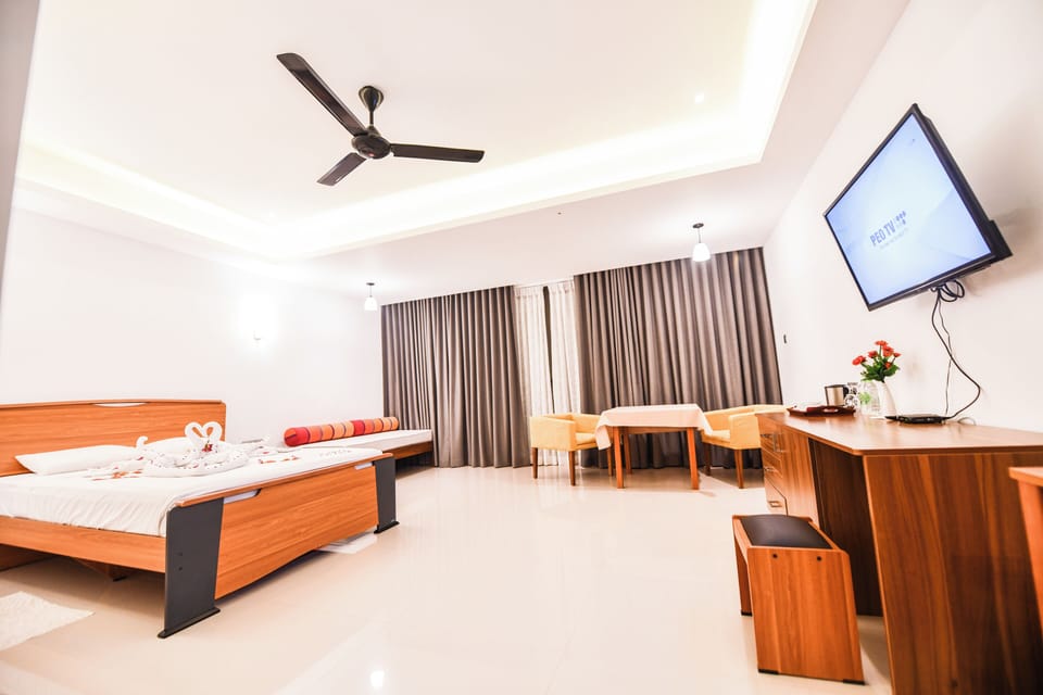 Deluxe Double Room | In-room safe, iron/ironing board