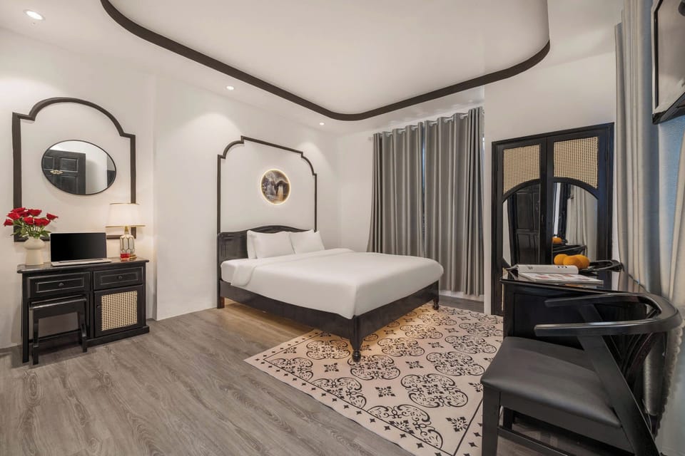 Premium Double Room | Minibar, laptop workspace, free WiFi, bed sheets