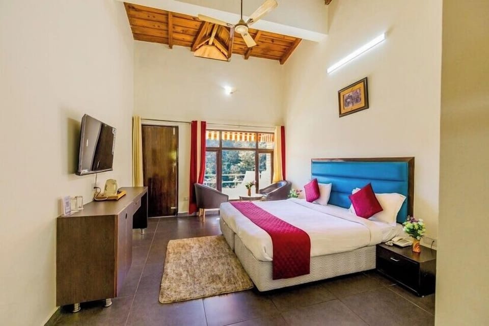 Premium Room with Balcony | Egyptian cotton sheets, premium bedding, rollaway beds, free WiFi
