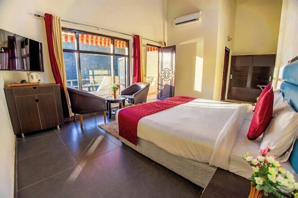 Premium Room with Balcony | Egyptian cotton sheets, premium bedding, rollaway beds, free WiFi