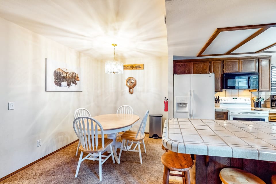 Bright dining area featuring stylish décor, spacious layout, and soft tones.