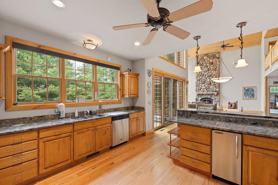 Spacious and bright kitchen