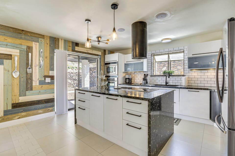 House (4 Bedrooms) | Front of property