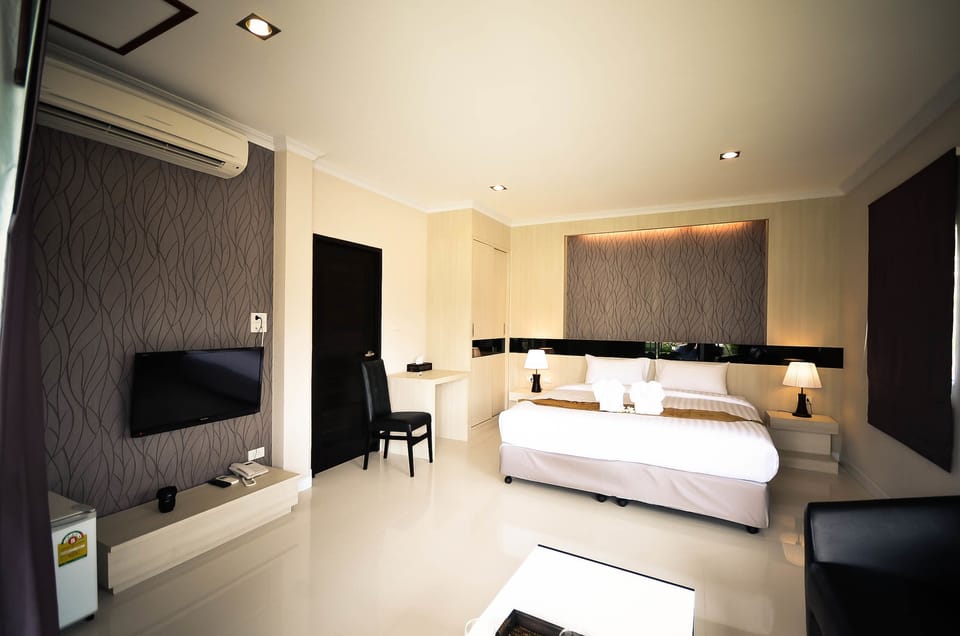 Villa, Garden Area | Desk, blackout drapes, cribs/infant beds, rollaway beds