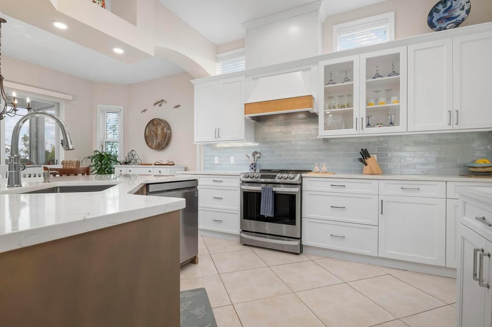Fully equipped kitchen with stainless appliances